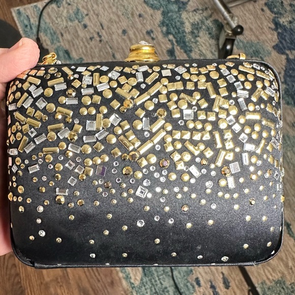 Satin and rhinestone evening bag with a removable gold chain. - Picture 9 of 12